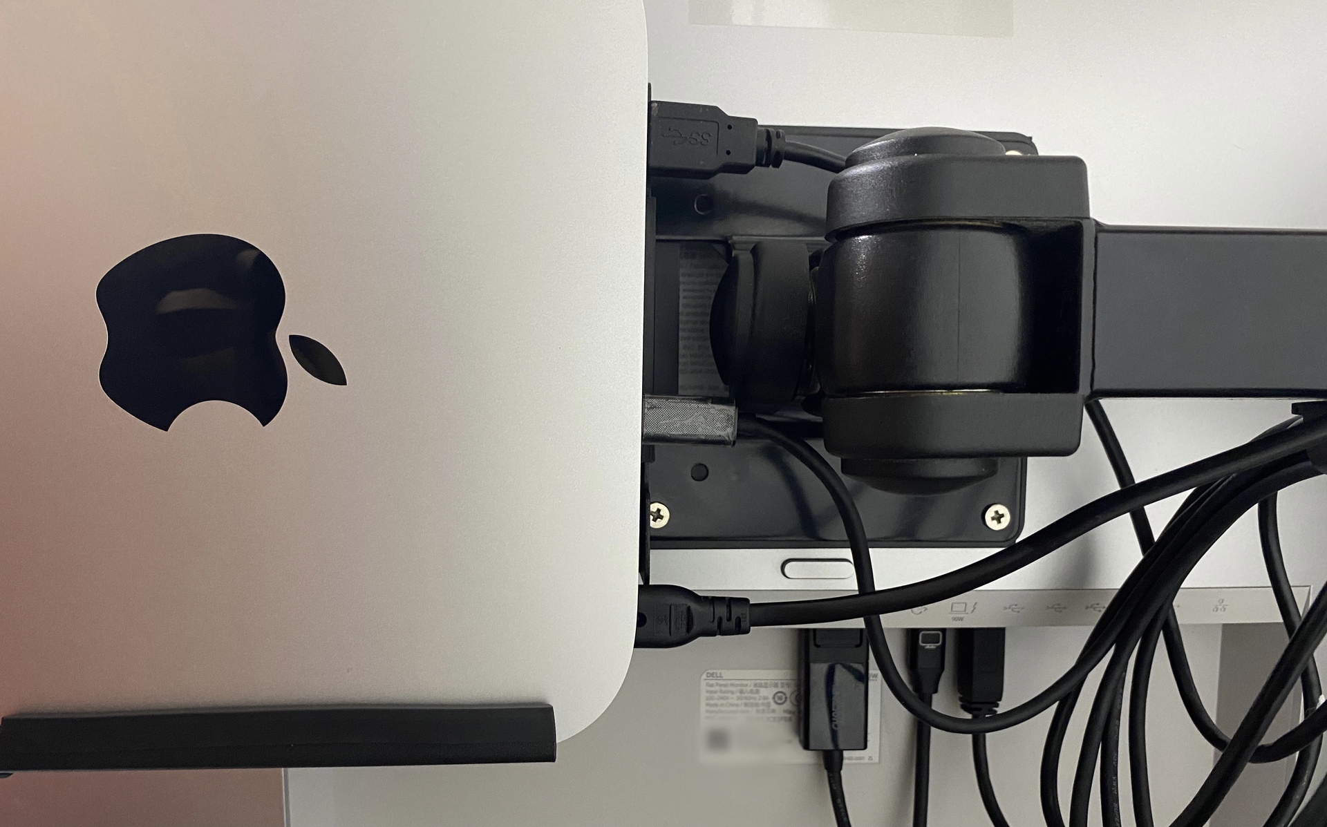 mac-mini-mounted