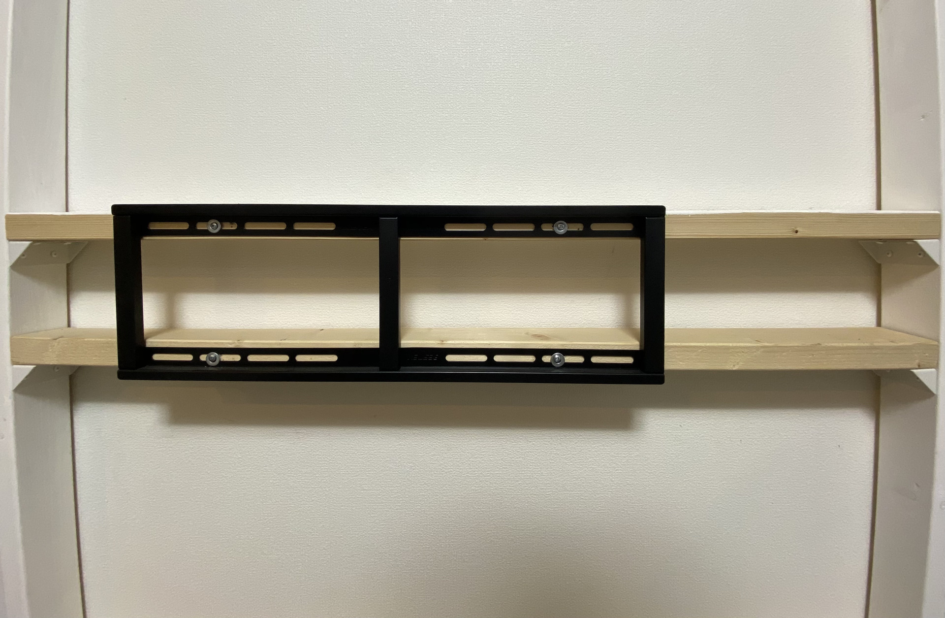 wall mount on labrico